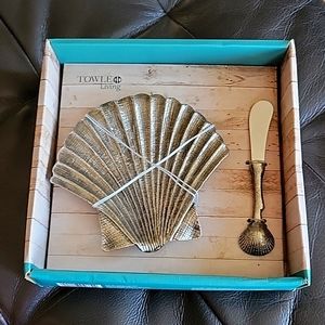 She'll dish and spreader